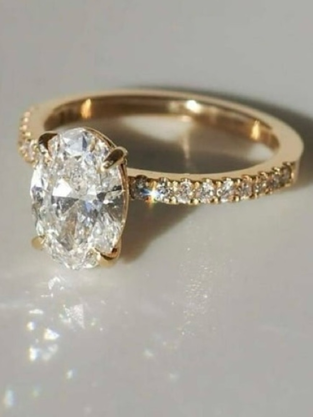 2ct 18k Oval Ring - Picture 1 of 9
